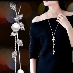 Elegant Silver Pearl Rhinestones Necklace